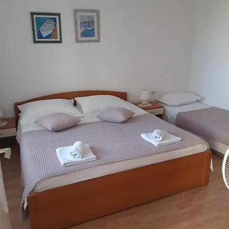 Smiljana Mucic Апартаменти Макарська