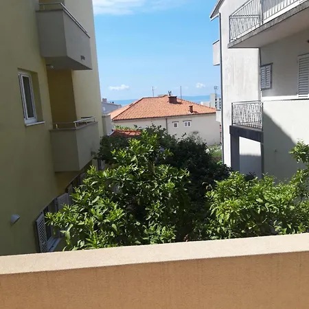 Smiljana Mucic Апартаменти Макарська