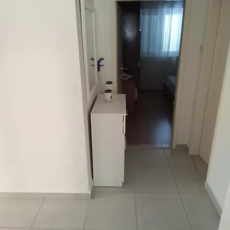 Smiljana Mucic Апартаменти Макарська