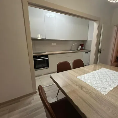 Smiljana Mucic Апартаменти Макарська